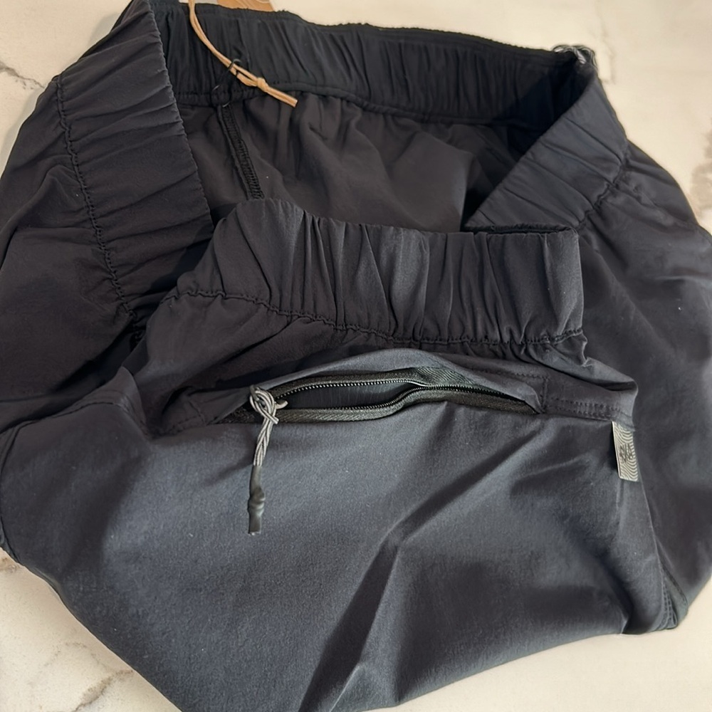 HOKA Moabi River Shorts BLACK Inseam 5.5” Size SMALL Brand New with Tags - Picture 11 of 11
